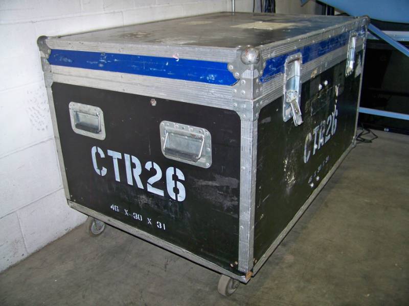 lot 5 image: Large Heavy Duty Rolling Shipping Case