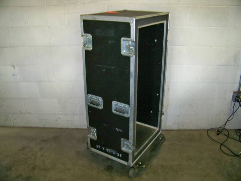 lot 9 image: Rolling AudioVideo Equipment Case