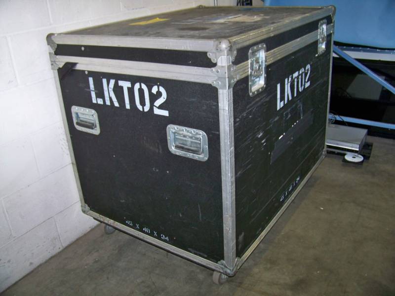 lot 11 image: Large Rolling Hard Sided Travel Shipping Case with Heavy Duty Casters & Hinged Lid