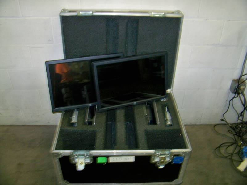 lot 21 image: Pair of 22 ELO Touch ScreenTouchscreen LCD MonitorsDisplays with Heavy Duty Rolling Travel Case