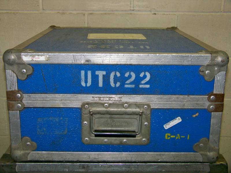 lot 25 image: Hard Sided Hinged Travel Shipping Case