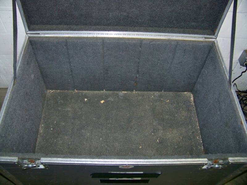 lot 36 image: Large Rolling Hard Sided Travel Shipping Case with Heavy Duty Casters & Hinged Lid