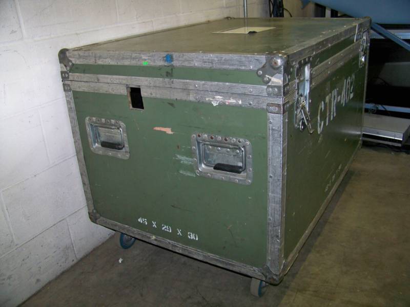 lot 44 image: Large Rolling Hard Sided Travel Shipping Case with Heavy Duty Casters & Hinged Lid