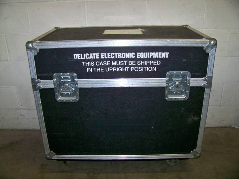 lot 53 image: Rolling Hard Sided Travel Shipping Case with Heavy Duty Casters