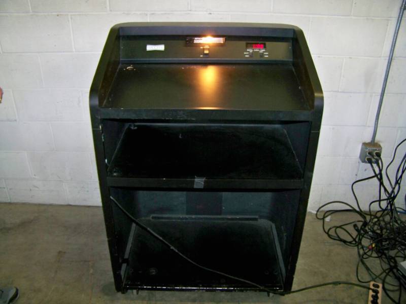 lot 59 image: Da-Lite 32 Wide Lectern with Timer, Light & Casters