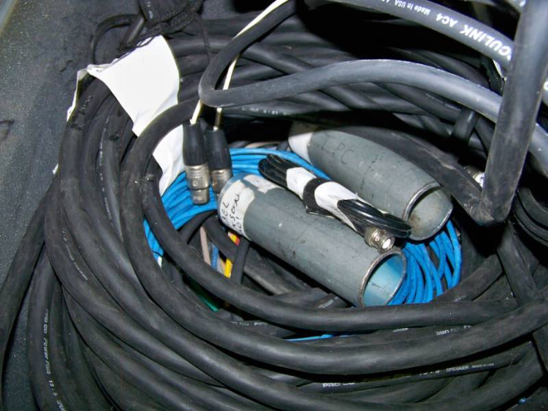 lot 61 image: Lot of Pro Audio & Video Cables in Hard Sided Shipping Case with Casters