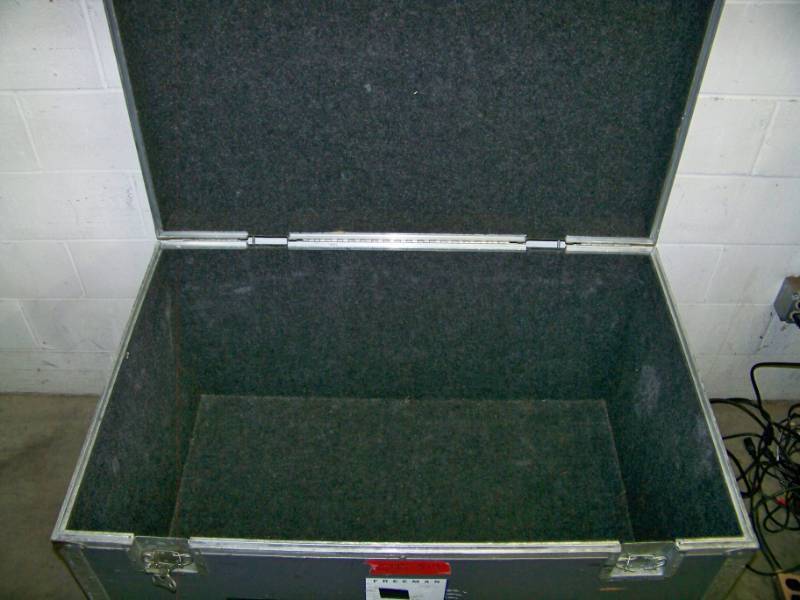 lot 65 image: Large Rolling Hard Sided Travel Shipping Case with Heavy Duty Casters & Hinged Lid