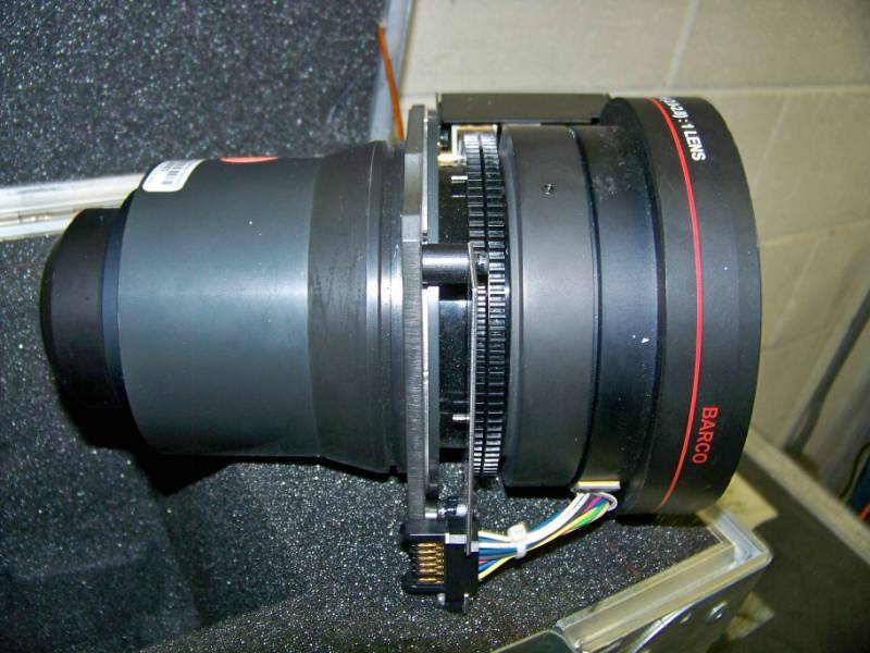 lot 84 image: Barco DLP Projection XGA  XSGA TLD ZOOM 2.0-2.8 Projector Lens in Hard-Sided Road Case