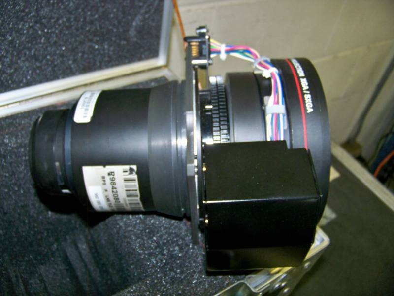lot 85 image: Barco DLP Projection XGA  XSGA TLD ZOOM 2.0-2.8 Projector Lens in Hard-Sided Road Case