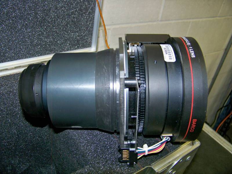 lot 86 image: Barco DLP Projection XGA  XSGA TLD ZOOM 2.0-2.8 Projector Lens in Hard-Sided Road Case