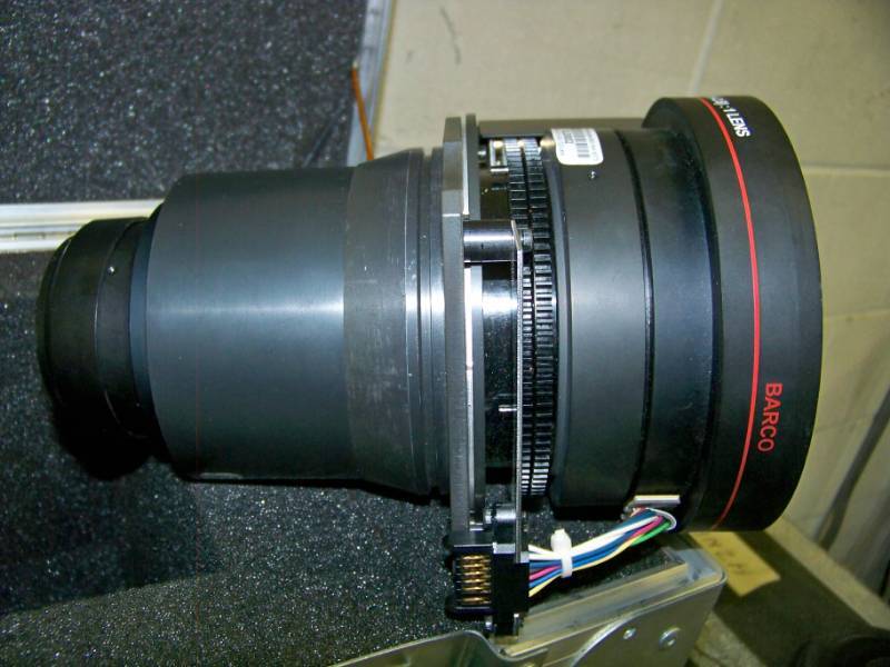 lot 87 image: Barco DLP Projection XGA  XSGA TLD ZOOM 2.0-2.8 Projector Lens in Hard-Sided Road Case