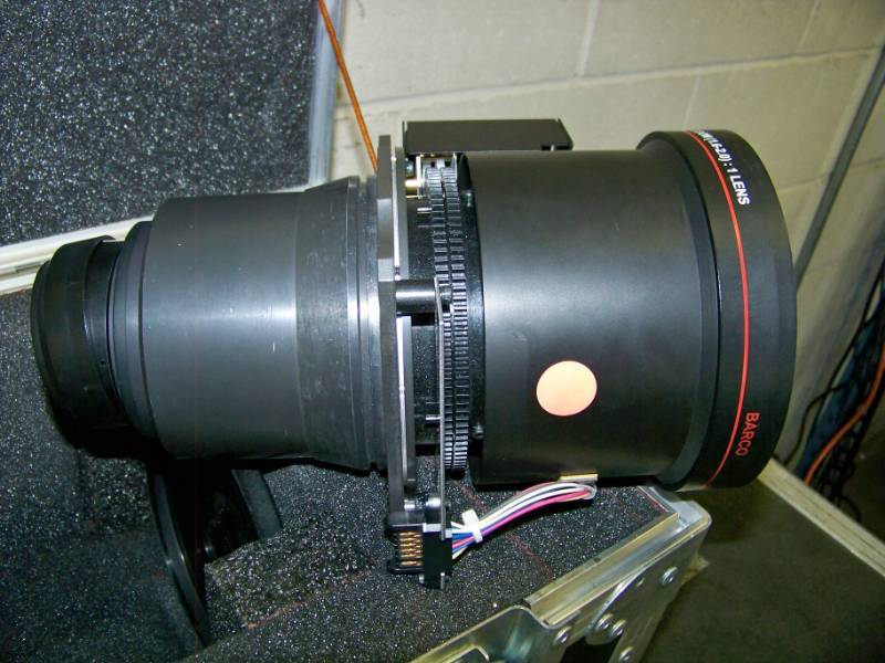 lot 91 image: Barco DLP Projection XGA  XSGA TLD ZOOM 1.6-2.0  1 Projector Lens in Hard-Sided Road Case