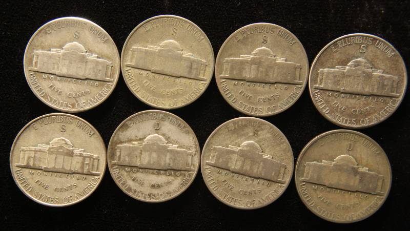 lot 22 image: 8 US WWII WARTIME SILVER NICKELS