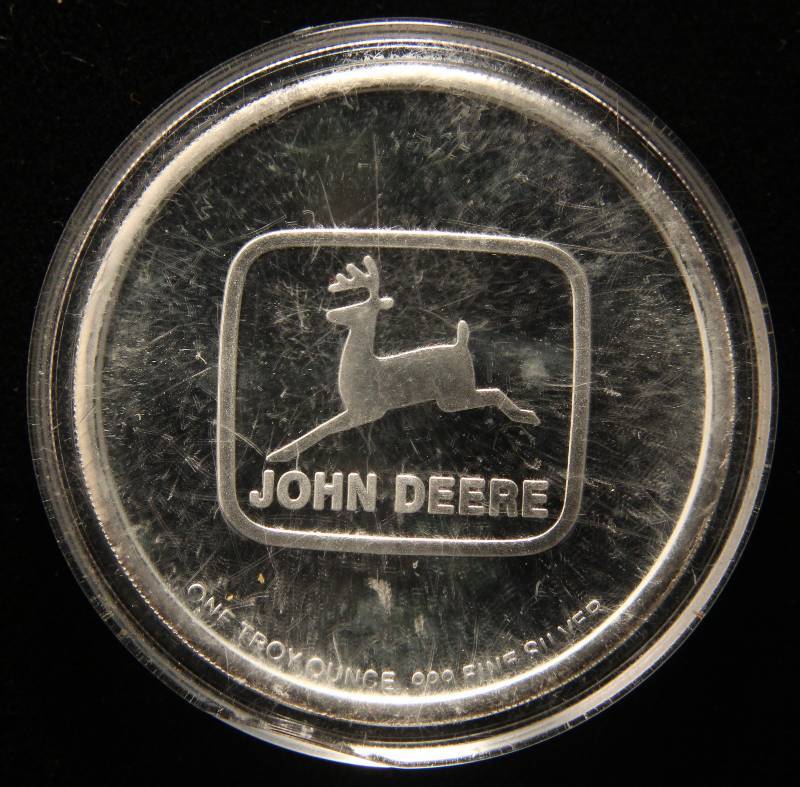 lot 32 image: 1 TROY OZ. .999 FINE SILVER JOHN DEERE 7800 TRACTOR IN AIRTITE