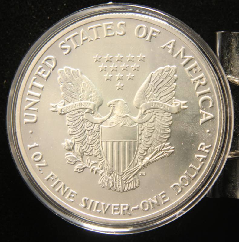 lot 35 image: 1990 AMERICAN SILVER EAGLE 1 TROY OZ. .999 FINE SILVER IN AIRTITE