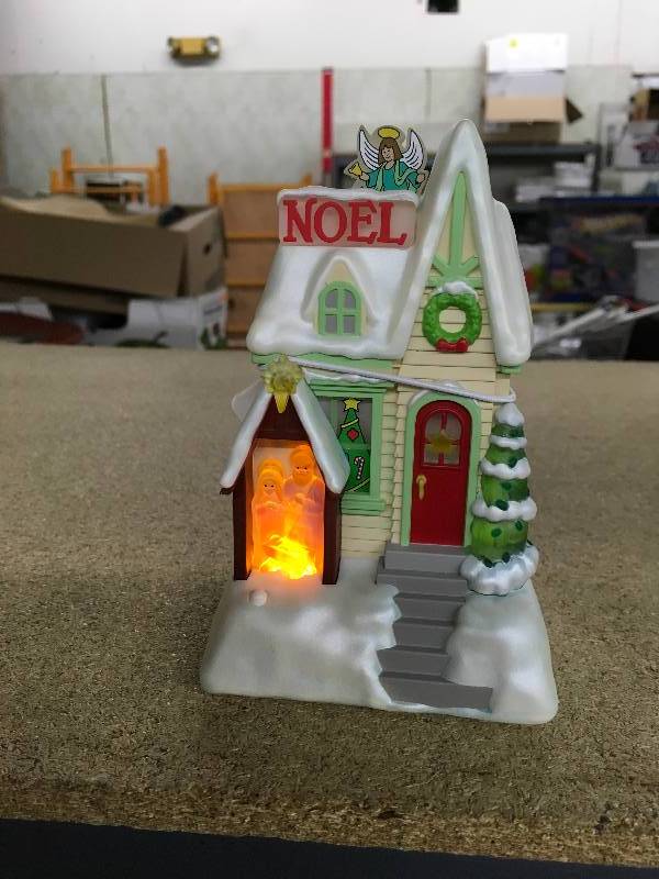 lot 150 image: Hallmark Caroling Cottages- Noel