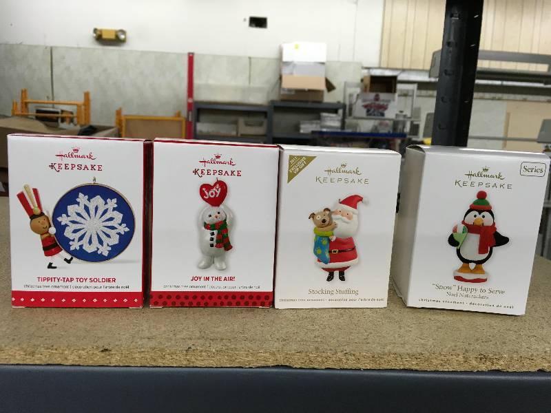 lot 153 image: 4 Hallmark Keepsake Ornaments