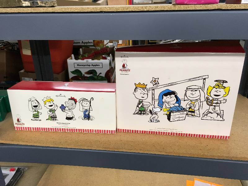 lot 156 image: Hallmark Peanuts Nativity Set