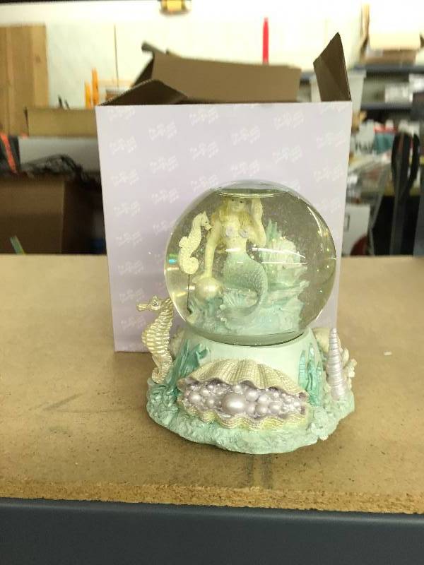 lot 171 image: Somewhere Out There Music Globe