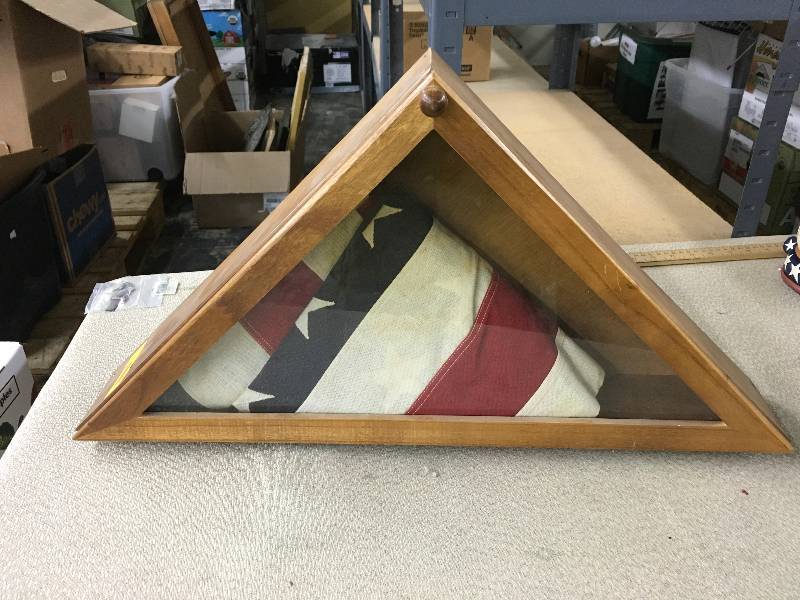 lot 176 image: American Flag W Case