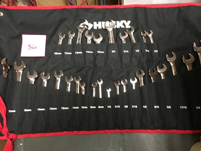 HUSKY 30 PCS TOOL SET in good condition