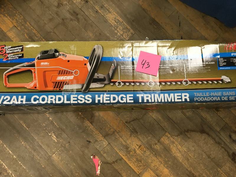 ECHO 24 in. 58-Volt Lithium-Ion Brushless Cordless Hedge Trimmer - 2.0 Ah Battery and Charger Included in good condition