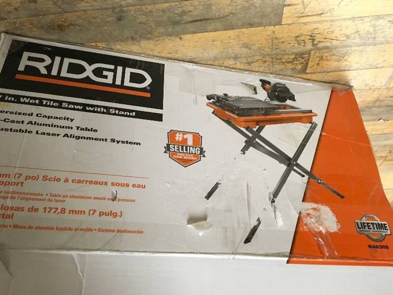 RIDGID 7 in. Tile Saw with Stand in good condition