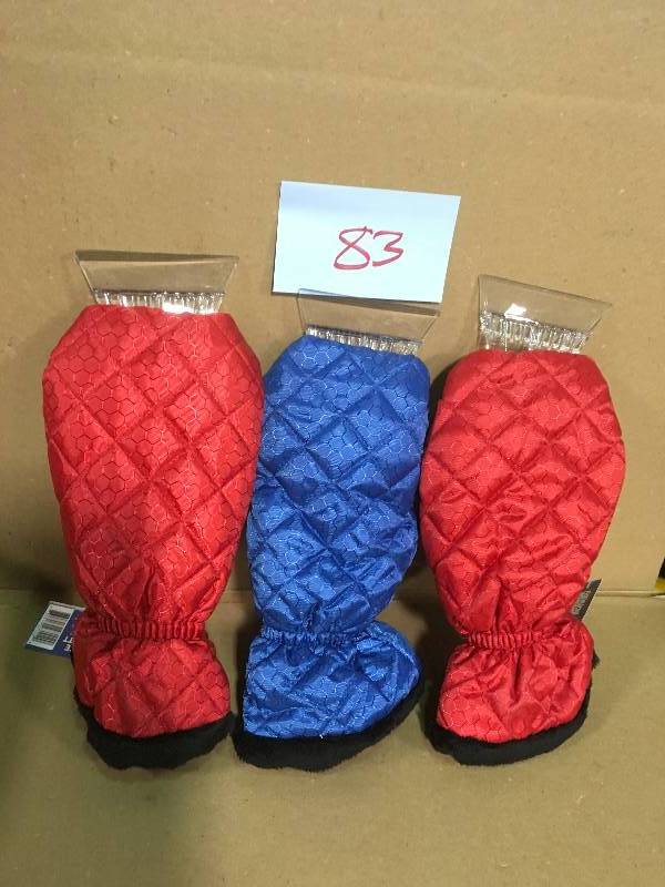 lot 83 image: Grease Monkey Mitt with Ice Scraper in Red in good condition