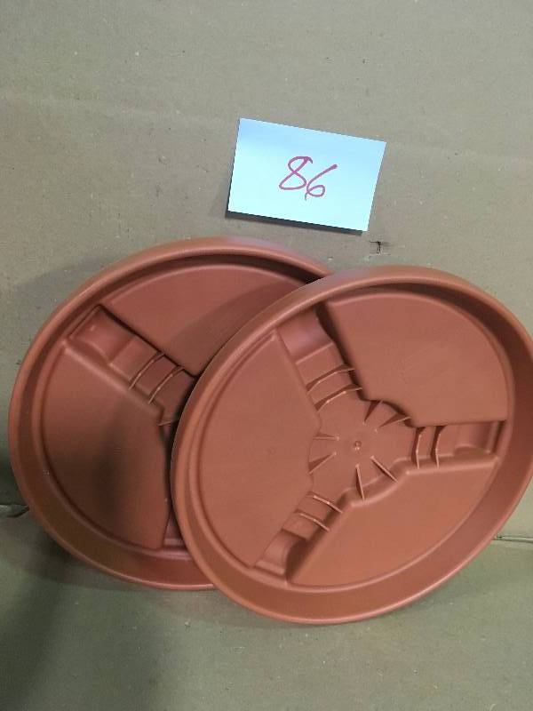 lot 86 image: Bloem 14 x 3.5 Terra Cotta Caddie Plant Dolly Plastic Round