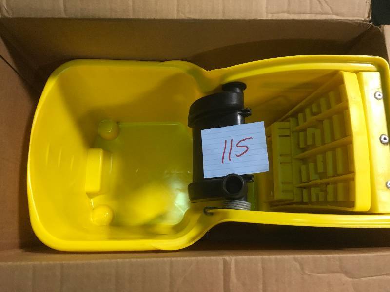 lot 115 image: Rubbermaid Commercial Products 31 Qt. Tandem Mop Bucket
