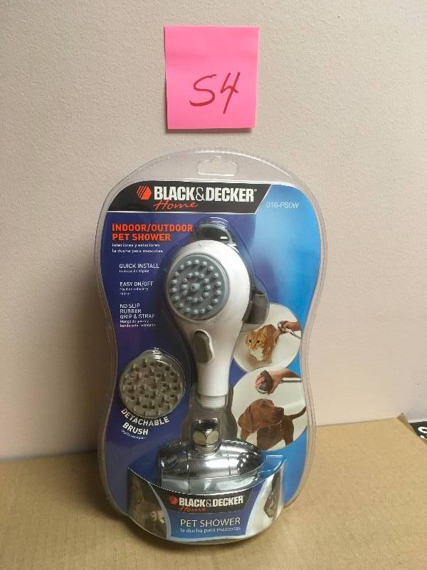 lot 54 image: BLACKDECKER IndoorOutdoor Pet Shower in White  in good condition
