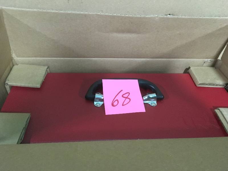 lot 68 image: URREA Heavy Duty Metal Tool Box - 17 in. X 7 12 in. X 7 in.  Not used