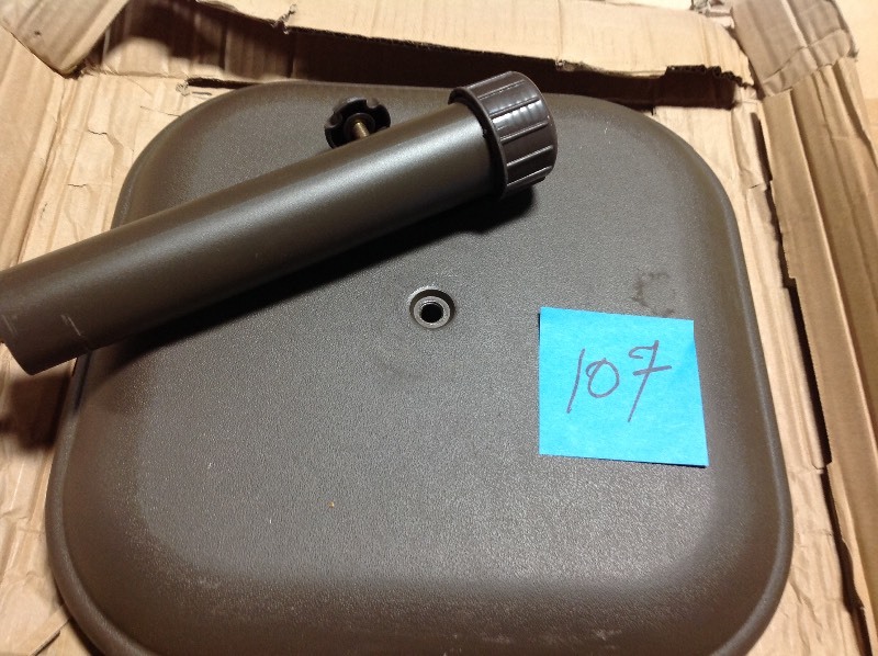 lot 107 image: 26 lbs. Patio Umbrella Base in Brown in good conditions