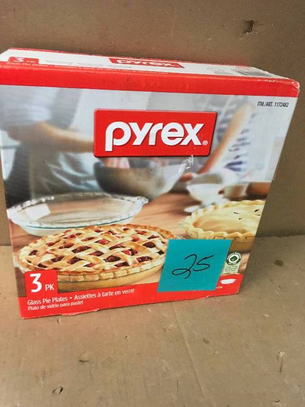 lot 25 image: Pyrex 3 Pack Glass Pie Plates not used