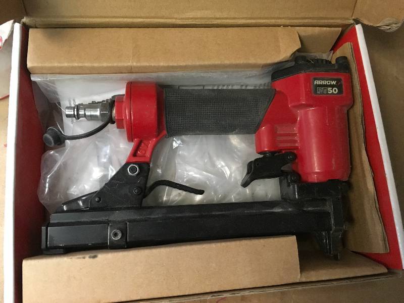 lot 62 image: Arrow Fastener Pneumatic Staple Gun in good condition