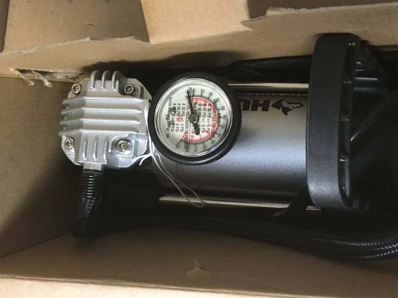 lot 79 image: Husky 12-Volt Inflator in good condition