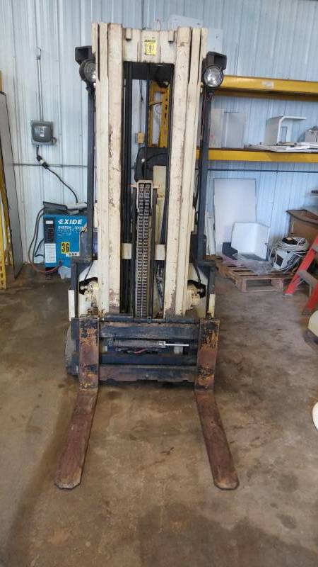Crown Sideshifter Forklift with Exide System 3000 Charging Unit