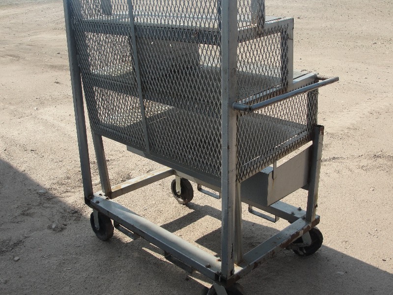 lot 9 image: METAL SHELFING RACK