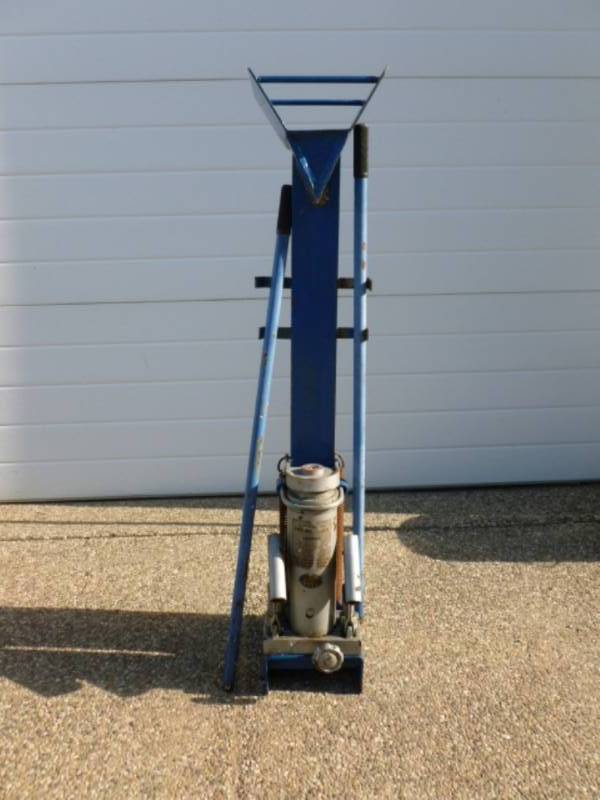 lot 2 image: Log Splitter