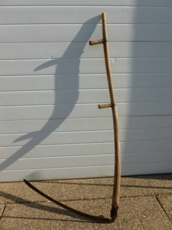 lot 4 image: Antique Scythe
