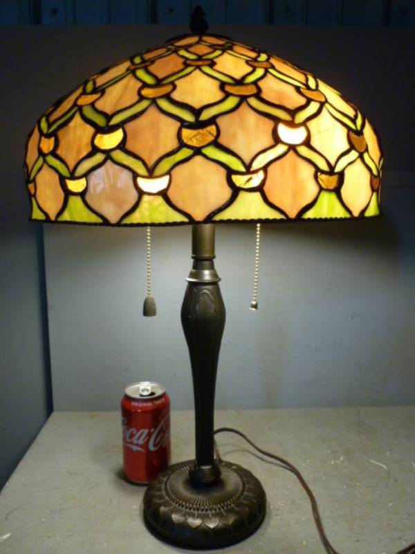 lot 6 image: Leaded Glass Lamp