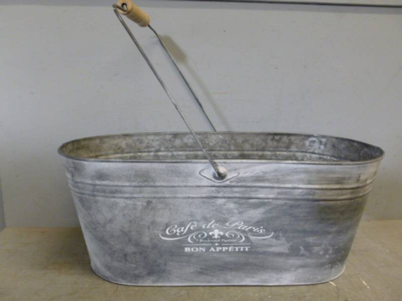 lot 11 image: Galvanized Steel Beverage Tub
