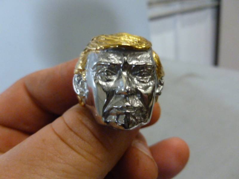 lot 15 image: Mens Ring