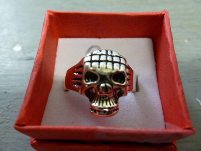 lot 17 image: Biker Ring