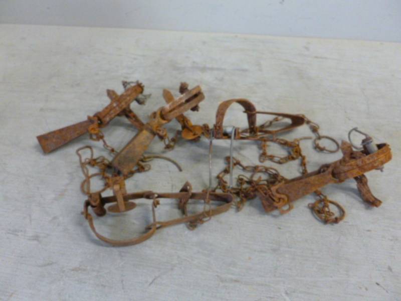 lot 36 image: Vintage Traps