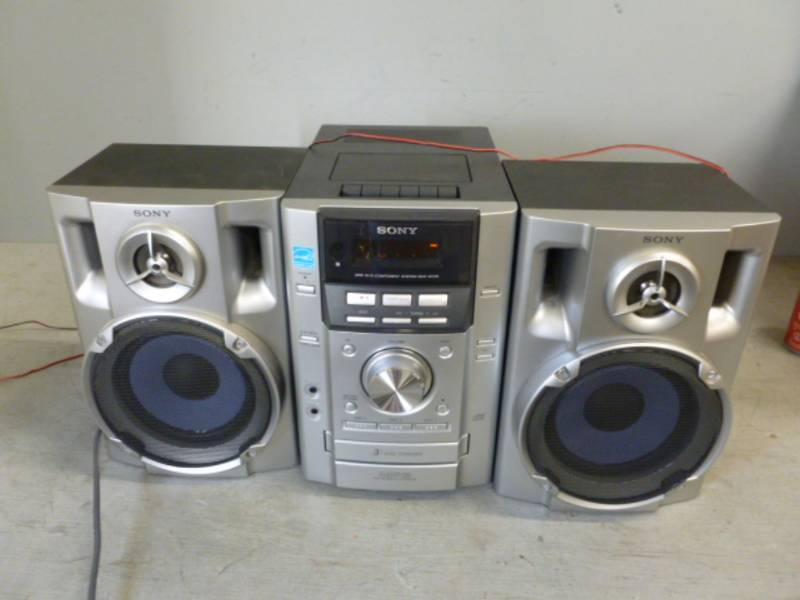 lot 44 image: Sony Shelf Stereo