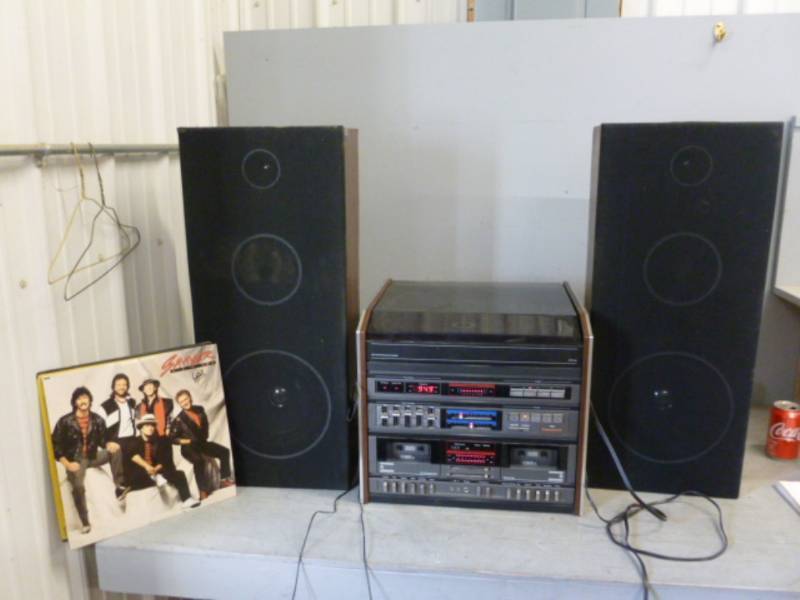lot 47 image: Stereo System