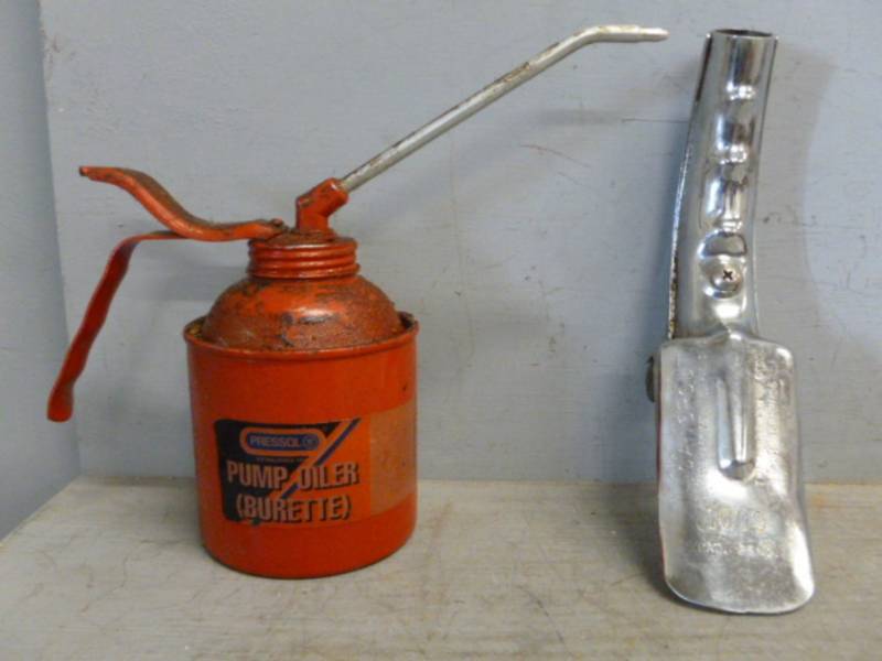 lot 67 image: Vintage Oilier Can