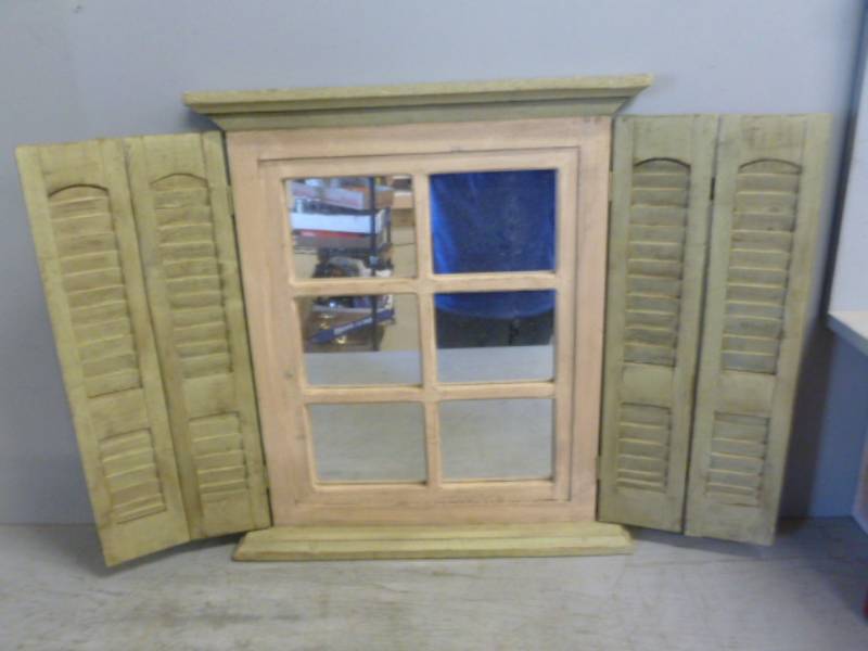 lot 74 image: Decorative