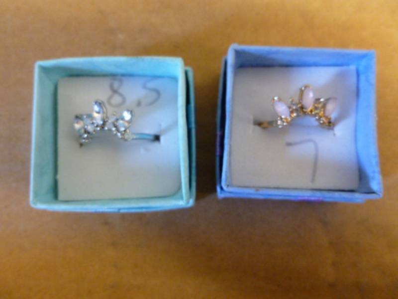 lot 79 image: Ladies Rings